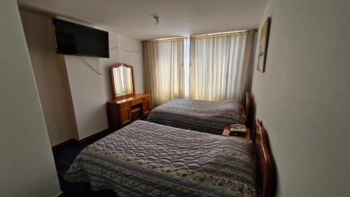 1 double bed, 1 twin bed