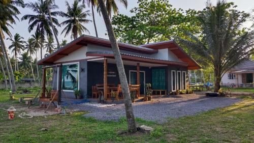 BanrabianglayLangsuan room A in Lang Suan