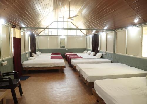 12 twin beds