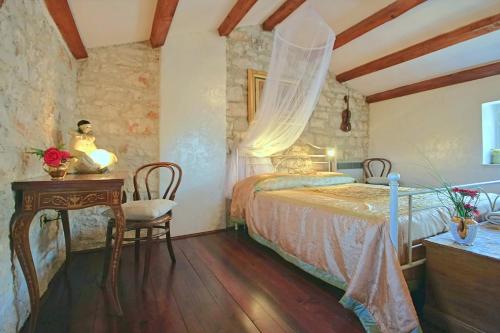 Rustic Villa Casa Rossa with jacuzzi in Porec