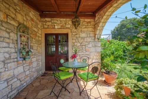 Rustic Villa Casa Rossa with jacuzzi in Porec