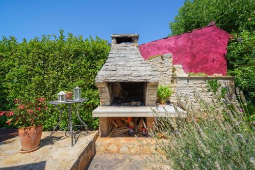 Rustic Villa Casa Rossa with jacuzzi in Porec