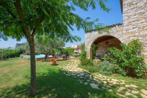 Rustic Villa Casa Rossa with jacuzzi in Porec