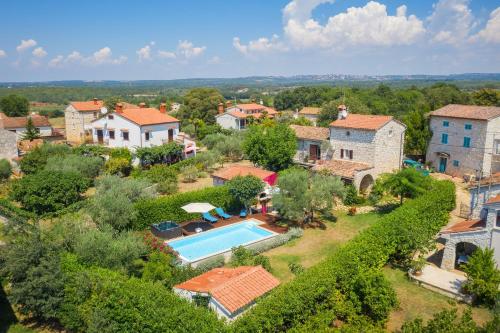 Rustic Villa Casa Rossa with jacuzzi in Porec