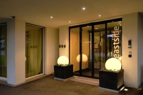 Hotel Eastside (free parking garage) - image 12