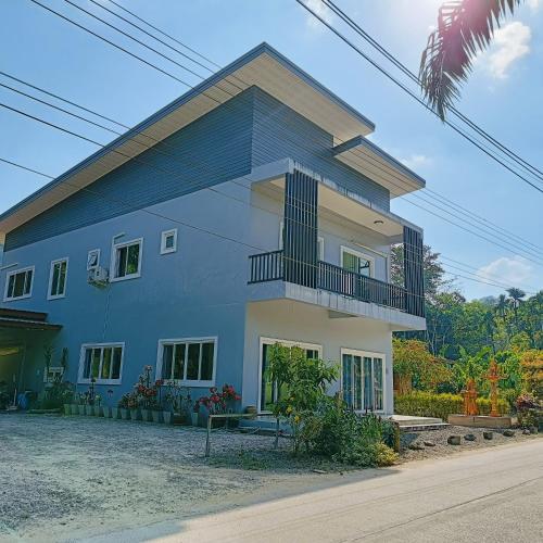 Khao Sok Family Room House