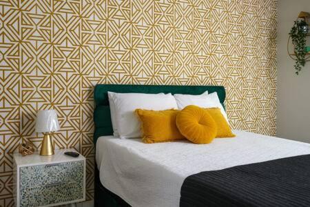 The Curtis - Expansive Mid-Century Gem in Nashville, USA