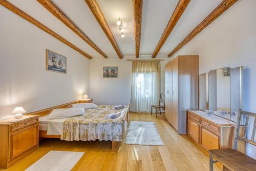 Apartments Silvano Radosi in Kadumi