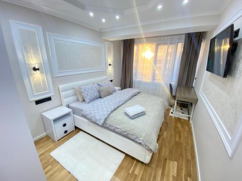 1 queen bed, 1 sofa bed