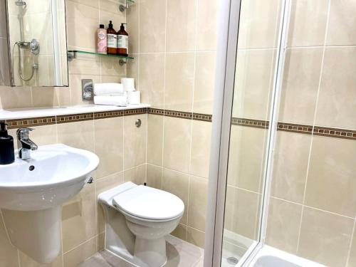 Zuhanyzó, Stylish Urban Escape Cardiff Bay Free Parking near Cardiff Öböl Gát