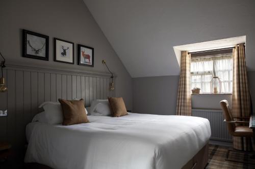 The White Hart - image 7