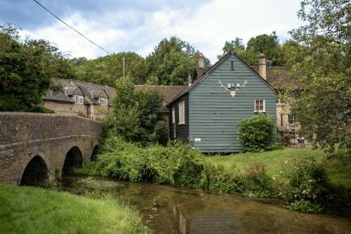 The White Hart - image 5
