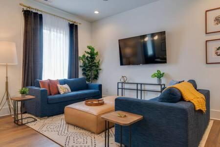 The Taylors - Grand Getaway for 22 in Germantown in Nashville, USA