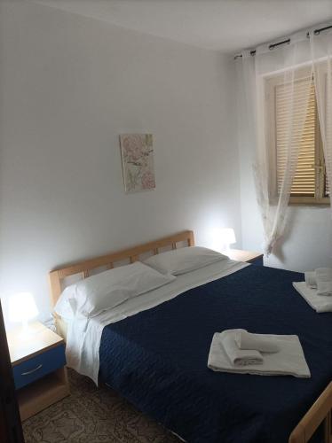 1 queen bed, 1 sofa bed