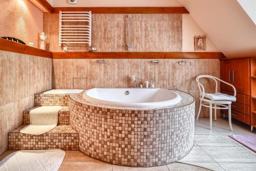 2 bedrooms, 3 beds