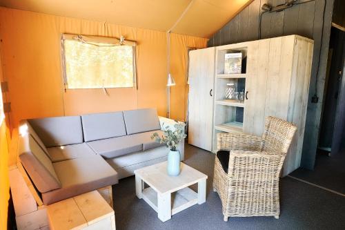 Glamping Betuwestrand in Verspreide huizen Beesd