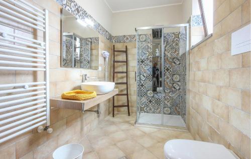 Ванна кімната, Gorgeous Home In Torchiara in Торчіара