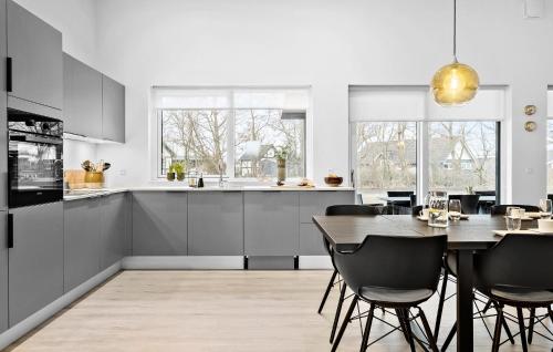 廚房, 5 Bedroom Stunning Home In Hadsund in 乞信