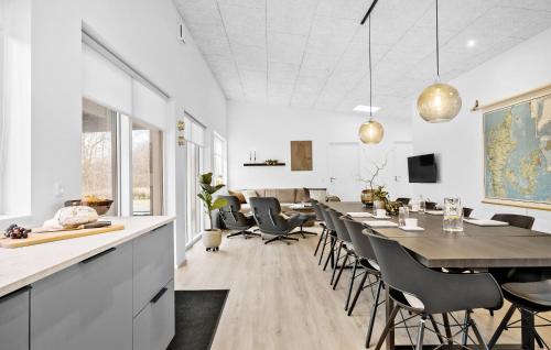廚房, 5 Bedroom Stunning Home In Hadsund in 乞信