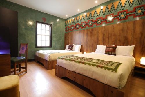 2 queen beds