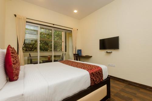 Hotel Divine Residency Near Phoenix Marketcity