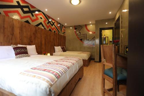 Deluxe Queen Room with Two Queen Beds image 10