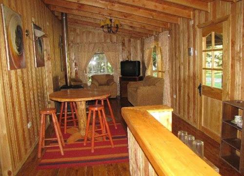 3 bedrooms, 9 beds