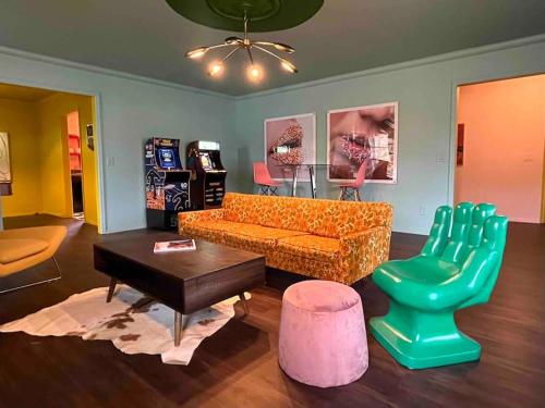 Chic 50s Time Capsule Downtown/OU Med/OK Capitol in Oklahoma City, USA
