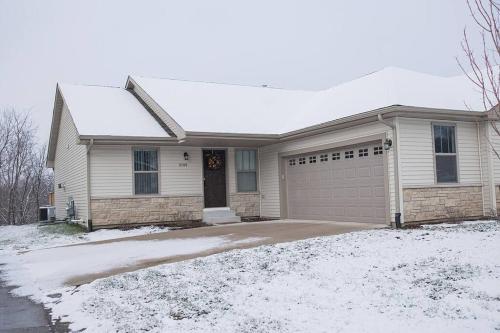 Lovely 3 Bed Condo in Loves Park in Loves Park, USA