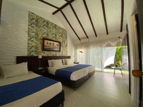 3 twin beds