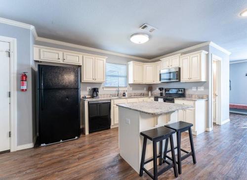 Modern Home 10 minutes from Dickson St & U of A in Fayetteville, USA