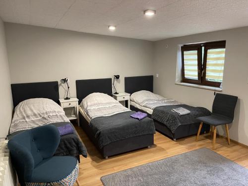1 double bed, 3 twin beds