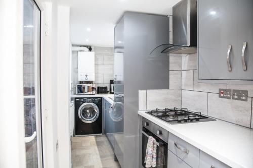 مطبخ, Reduced Price, Long or Short Stays, Free Parking in Edge Hill