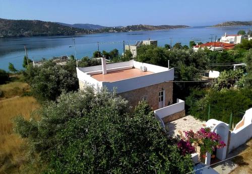 Traditional house with great view 90m from the sea