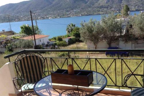 Traditional house with great view 90m from the sea