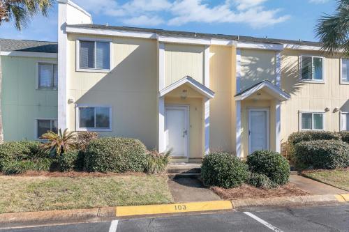 Southbay by the Gulf 103 only 25 Yards from the Beach a 2 Bedroom Townhome in Destin