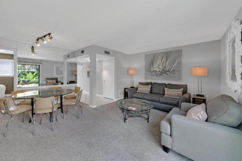 Southbay by the Gulf 119 only Steps from the Beach a 3 Bedroom Townhome in Destin near Louisiana Lagniappe