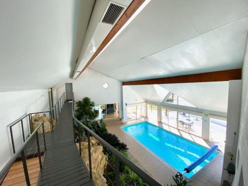 Villa avec piscine d'intérieur “ Losalia “ gîte à louer Talant