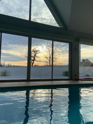 Villa avec piscine d'intérieur “ Losalia “ (Villa avec piscine d'interieur “ Losalia “) in Талан