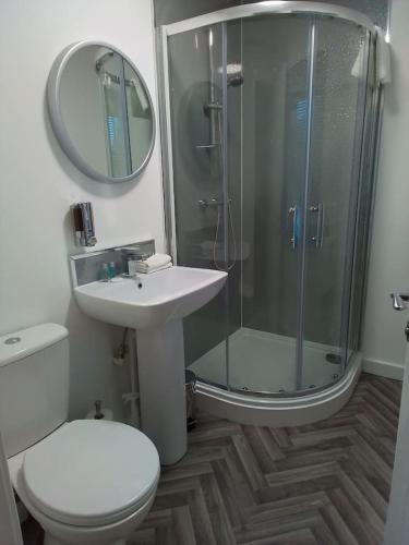 douche, 14 Plants Yard in Worksop