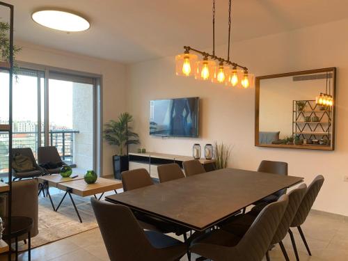 Brand New 3 Bedroom Apartment in Shalem Tower - image 3