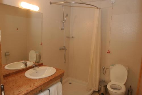 Double Room with Extra Bed image 8