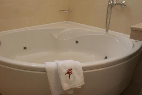 Two-Bedroom Suite with Balcony image 7
