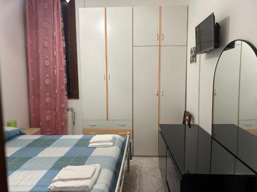 CA, BOTTE Room Type - Standard Double Room with Shared Bathroom