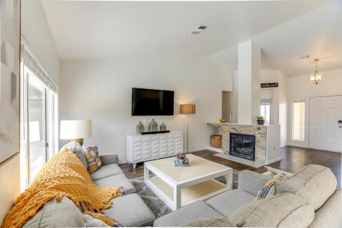 Spacious Las Vegas Home with Private Pool and Hot Tub, Las Vegas (foto 3)