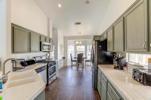 Spacious Las Vegas Home with Private Pool and Hot Tub, Las Vegas (foto 9)