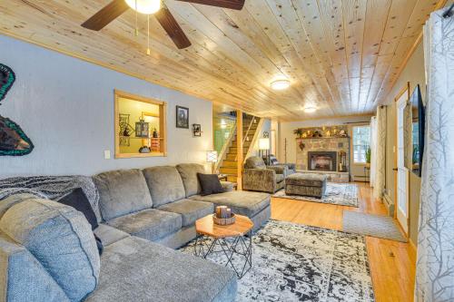 Charming Butternut Lake Getaway with Deck and Dock! in Park Falls, USA