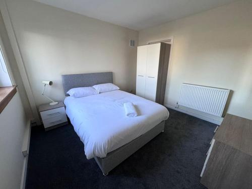 4 Bed House, Glenrothes sleeps 5 in 格倫羅西斯