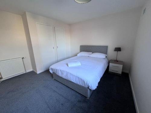 4 Bed House, Glenrothes sleeps 5 in 格倫羅西斯