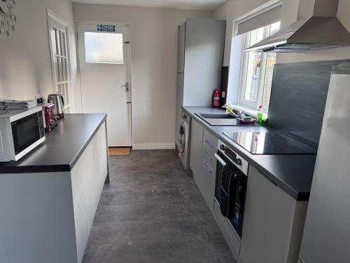 4 Bed House, Glenrothes sleeps 5 in 格倫羅西斯